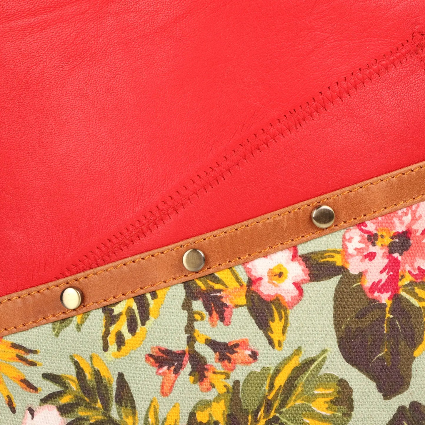 Meadow Poppy Brisk Crossbody