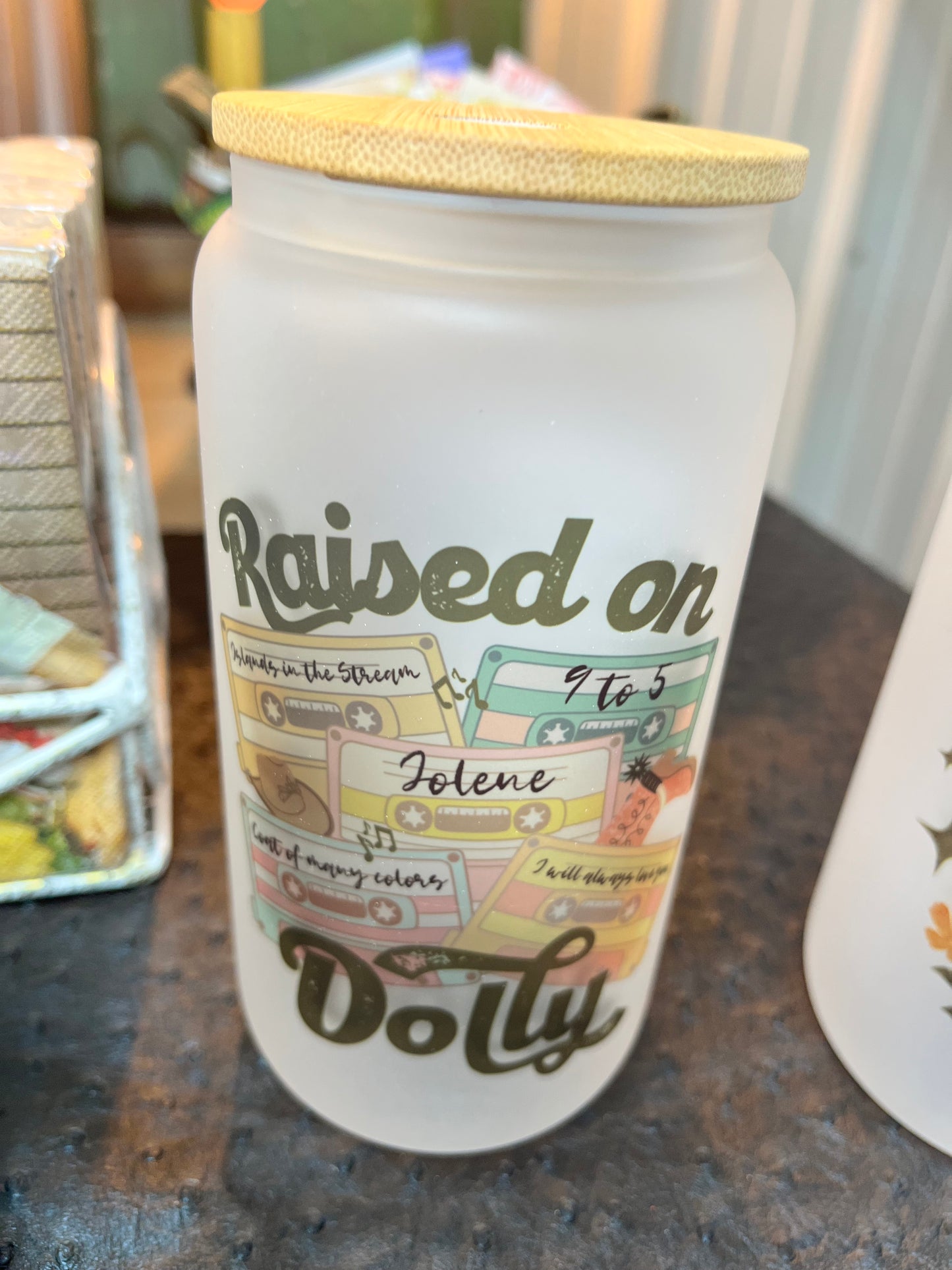 Frosted beer can glass with bamboo top
