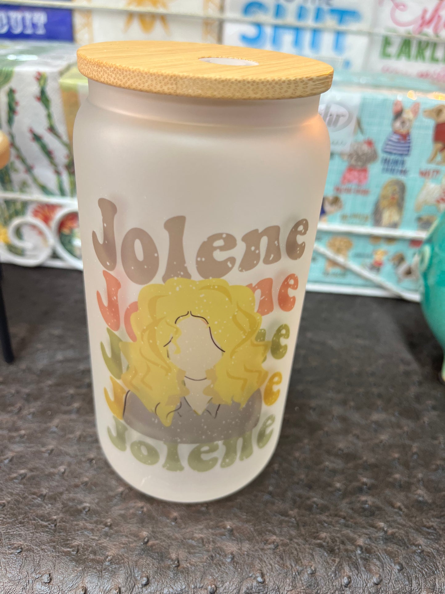 Frosted beer can glass with bamboo top